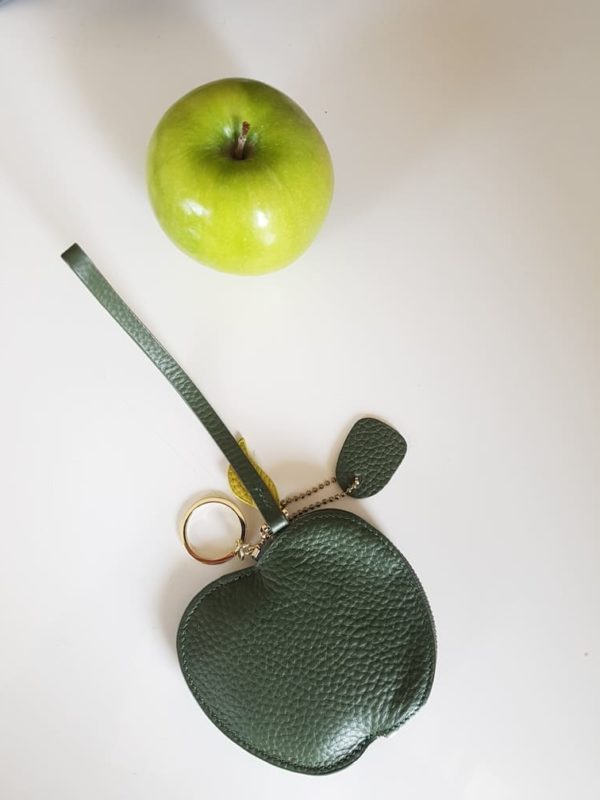 Apfeltasche mit grünem Apfel